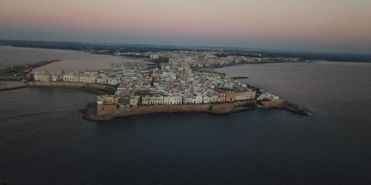 Perchè scegliere Gallipoli, la città bella, per le vacanze: cosa vedere, assaggiare e visitare