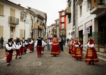 Un paese in maschera: A Castelvetere sul calore