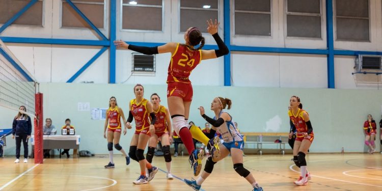 Accademia fermata in cinque set dalla capolista