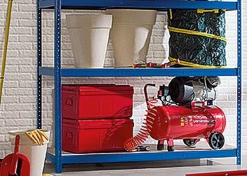 Utilizzare gli scaffali per tenere in ordine garage, box e ripostigli