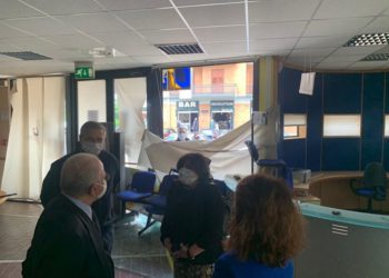 De Luca: Attentato nella notte al centro per l’impiego di Avellino: Episodio grave e preoccupante