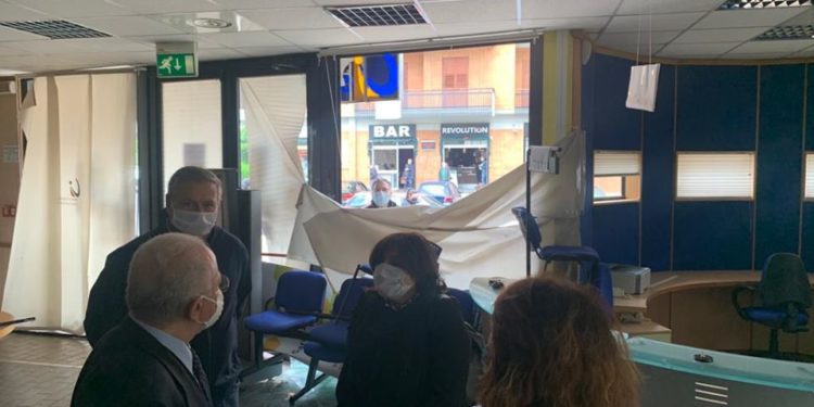 De Luca: Attentato nella notte al centro per l’impiego di Avellino: Episodio grave e preoccupante