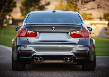 Automobili: se ne comprano di meno, se ne noleggiano di più