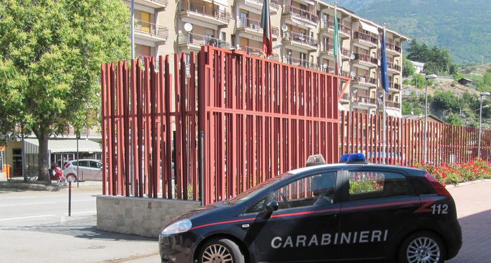 Sette giovani denunciati per un aggressione all’ esterno di un locale pubblico
