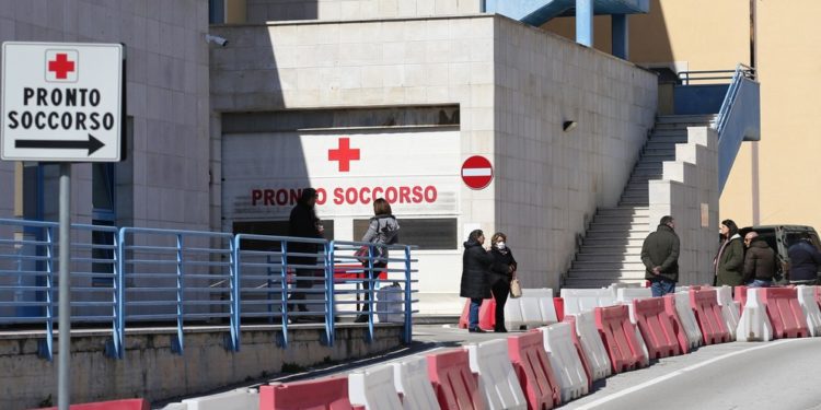 Campania: Approvato il piano di potenziamento delle terapie intensive. Programmati su indicazione del Ministero oltre 800 posti letto