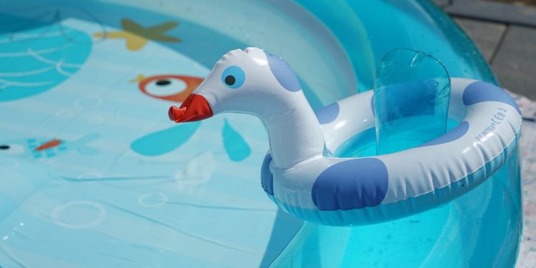 La piscina gonfiabile per bambini