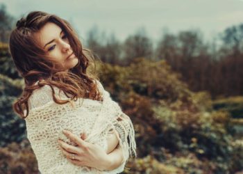 Come arricciare i capelli senza piastra