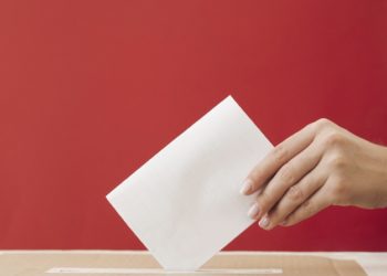 Rilascio tessere elettorali , ufficio aperto dalle 8:30 alle 13:30 e dalle 15 alle 18