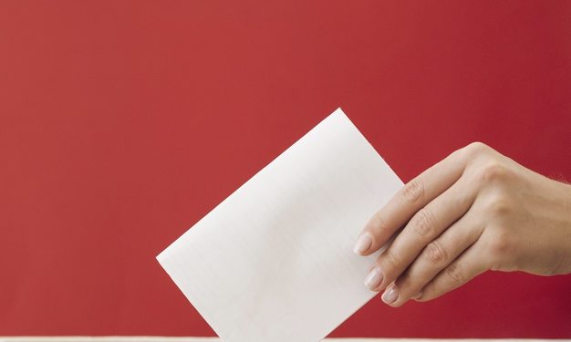 Rilascio tessere elettorali , ufficio aperto dalle 8:30 alle 13:30 e dalle 15 alle 18