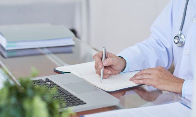 Quando è necessaria prenotare una visita da un proctologo?