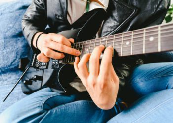 Chitarra acustica o chitarra elettrica?