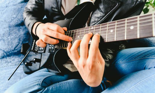 Chitarra acustica o chitarra elettrica?