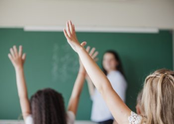 Grembiule sì o grembiule no? Cosa dovrebbero indossare i bambini a scuola