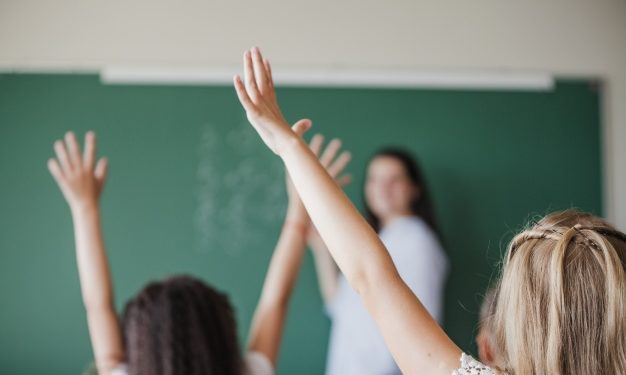 Grembiule sì o grembiule no? Cosa dovrebbero indossare i bambini a scuola