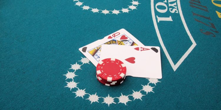Dai grandi templi del gioco al palmo delle nostre mani: l’evoluzione del blackjack