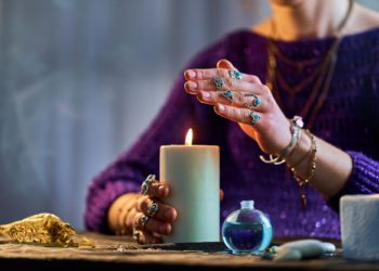 Che cos’è la cartomanzia