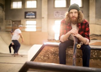 Come scoprire cosa fa tuo figlio quando esce