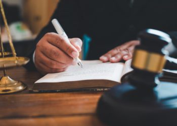 Di cosa si occupa l’avvocato tributarista e quali sono le differenze con il commercialista