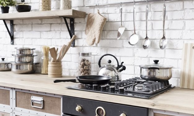 Quali sono gli utensili indispensabili in cucina