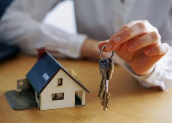 Acquistare casa (o costruire una prefabbricata), quanto conviene oggi?