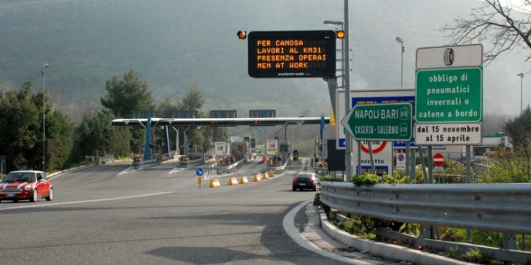 A16 Napoli – Canosa: Chiusa per una notte l’area di servizio Mirabella Nord