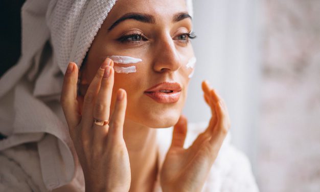 La crema viso, immancabile protagonista della skincare quotidiana