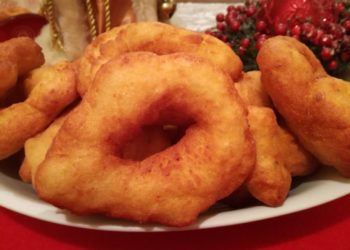 Un dolce tipico della tradizione calabrese: le zeppole fritte