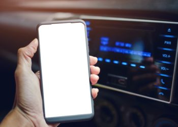 Come funziona un kit vivavoce per automobili