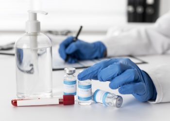 Vaccini COVID-19: Il Parlamento chiede la revoca temporanea dei brevetti