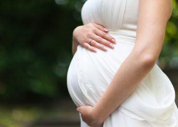 I primi segni di gravidanza: ecco a cosa fare attenzione