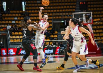 Le V nere si impongono sulla Dinamo Sassari