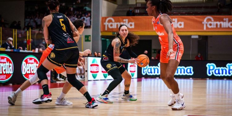 A Schio è un derby bello e combattuto, il Fila cede solo al 40′ alla capolista