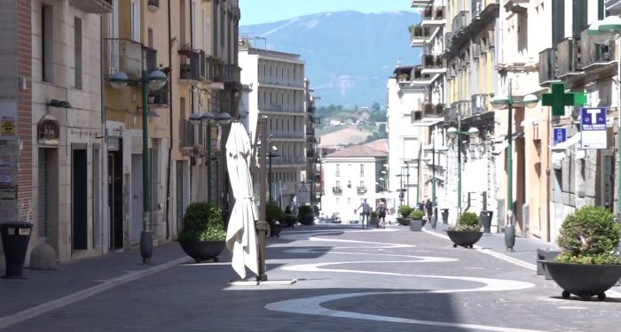 Dal 3 dicembre divieto di sosta nei pressi dell’Hub vaccinale di viale Atlantici, ma sarà accessibile il parcheggio interno dell’ex Caserma