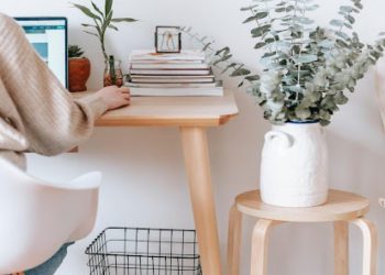 L’arredamento: dal soggiorno agli uffici allestiti a casa, si sceglie online