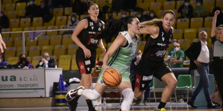 Ragusa paga le assenze. Al Palaminardi passa Bologna