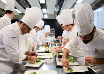 Abbigliamento da cucina, le caratteristiche della divisa professionale