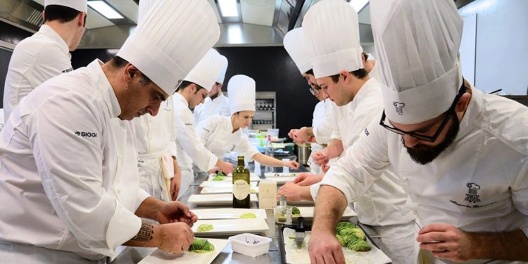Abbigliamento da cucina, le caratteristiche della divisa professionale