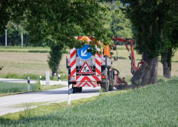 Stipulati i contratti di appalto per la manutenzione delle strade urbane ed extraurbane e i campi di paddle di Santa Maria degli Angeli