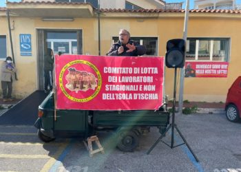 PRESIDIO DI PROTESTA DEGLI STAGIONALI AD ISCHIA, PROFICUO INCONTRO TRA I MANIFESTANTI E LA DIRETTRICE DELL’INPS A CUI E’ STATO CHIESTO CHE VENGANO SBLOCCATE LE RICHIESTE DI NASPI E DELLE ALTRE PRESTAZIONI RICHIESTE DAI LAVORATORI ISOLANI