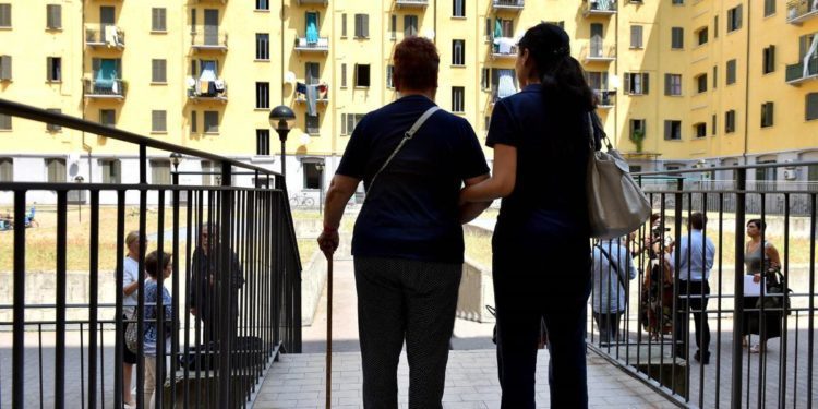 Assegni familiari 2022, a chi spettano e come richiederli: la guida