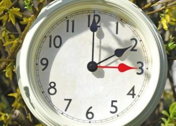 Ora legale 2022, ecco quando cambia: si dorme di più o di meno?