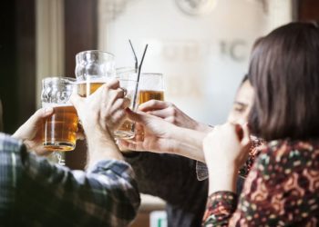 Il falso mito dell’alcol come toccasana per il cuore