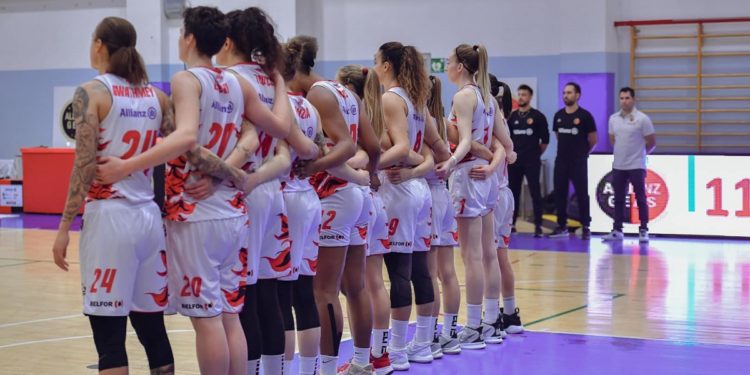 Allianz Geas, con la vittoria su Sassari, nel caldo abbraccio del pubblico del PalaNat, si chiude una stagione di difficoltà e belle reazioni