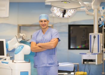 “Benedetto” ginocchio: l’ortopedico spiega come risolvere il problema del Papa