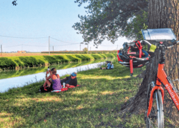Cicloturismo, tutto esaurito fino a ottobre per Girolibero, bici e crociera lungo il Po