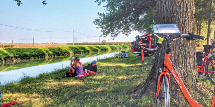 Cicloturismo, tutto esaurito fino a ottobre per Girolibero, bici e crociera lungo il Po