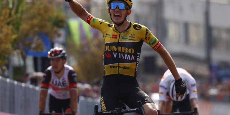 Giro d’Italia 2022, Bouwman vince settima tappa
