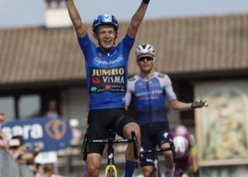 Giro d’Italia 2022, Bouwman vince 19a tappa