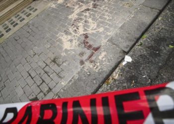 Napoli, spara davanti a bar: 4 ragazzi feriti, 2 sono gravi