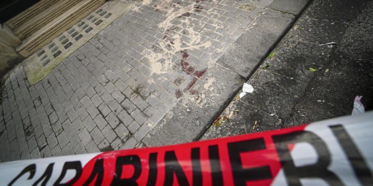 Napoli, spara davanti a bar: 4 ragazzi feriti, 2 sono gravi